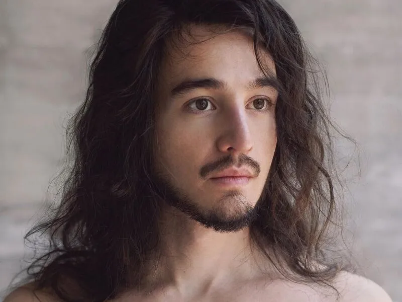 Tiago Iorc conta por que decidiu dar um tempo na carreira