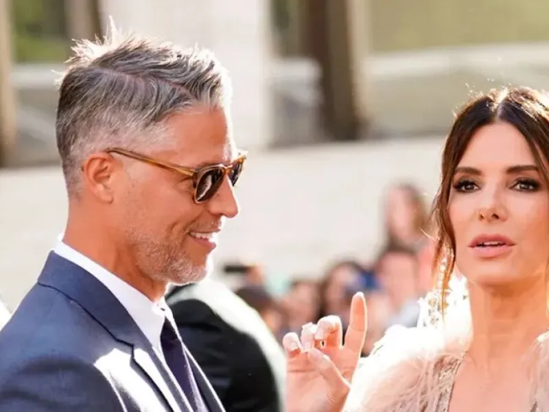 Sandra Bullock revela como os filhos lidaram com diagnóstico do marido que morreu em 2023