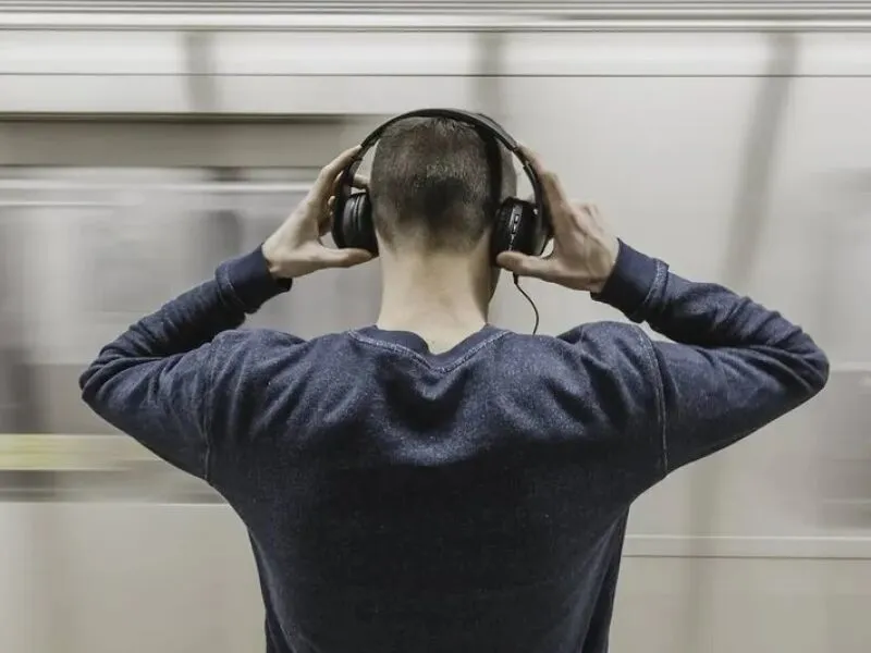 Músicas criadas por IA são banidas de paradas de sucesso na Austrália