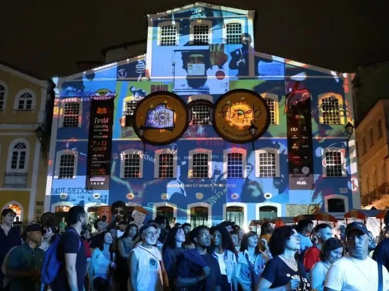 Flipelô começa em Salvador com música, poesia e grande participação