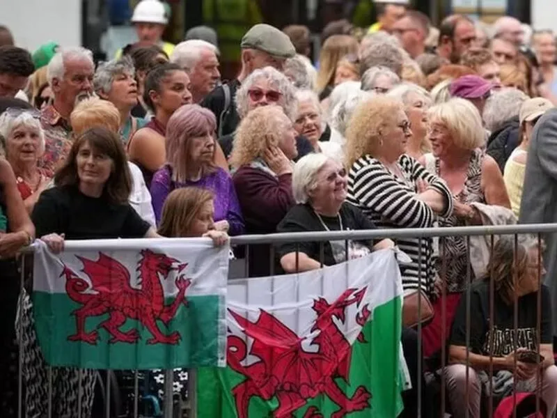 Funeral de Bonnie Tyler: fãs vão às ruas para se despedir da cantora no País de Gales