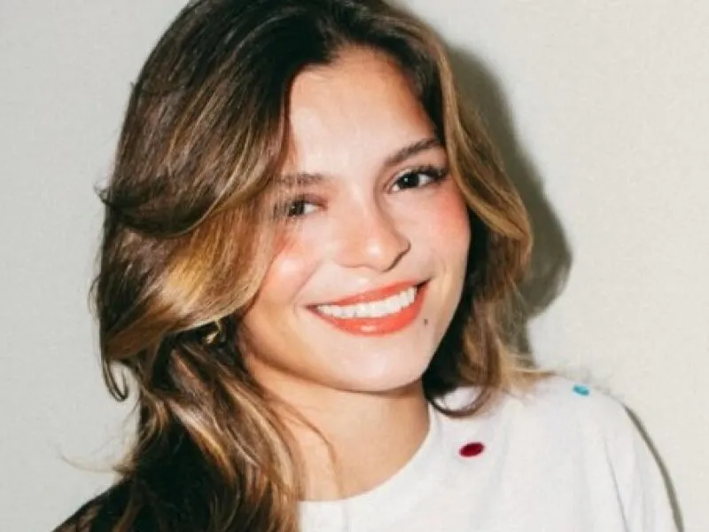 Quem é a irmã de Bruna Marquezine, que entrou para agência de artistas e adotou sobrenome da atriz