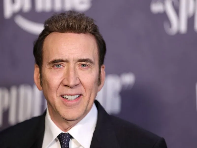 Mansão de Nicolas Cage avaliada em R$ 53 milhões quase desaba após cratera se abrir na entrada