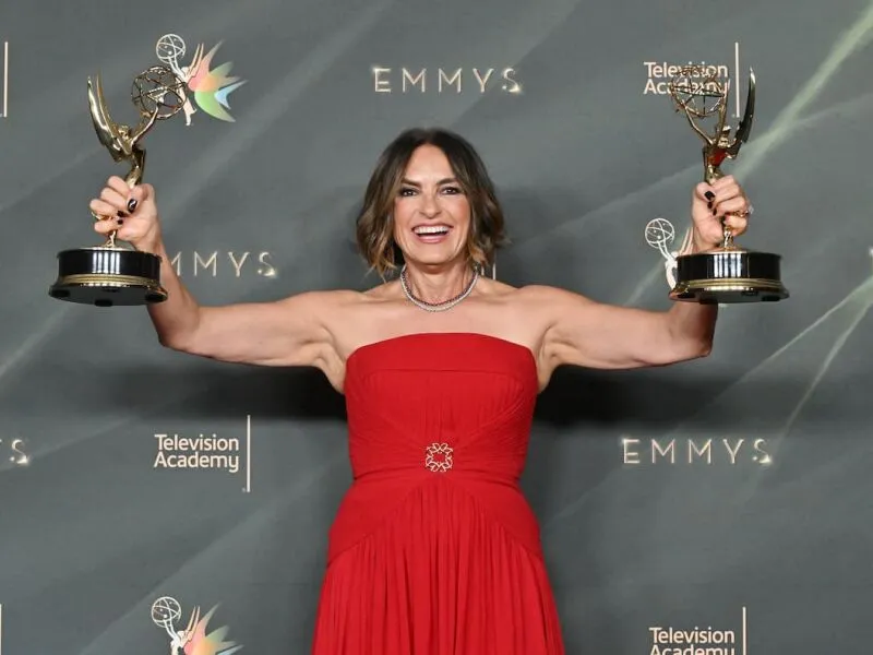 Emmy Awards revela vencedores de sua primeira noite; atriz de “Law & Order: SVU” leva a melhor