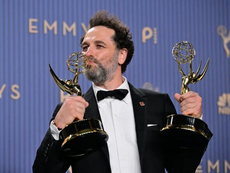 ‘O Segredo de Widow’s Bay’ e ‘The Pitt’ triunfam no Emmy