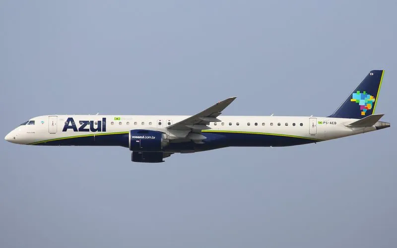 Azul cancela mais de 80 voos após instabilidade em GPS