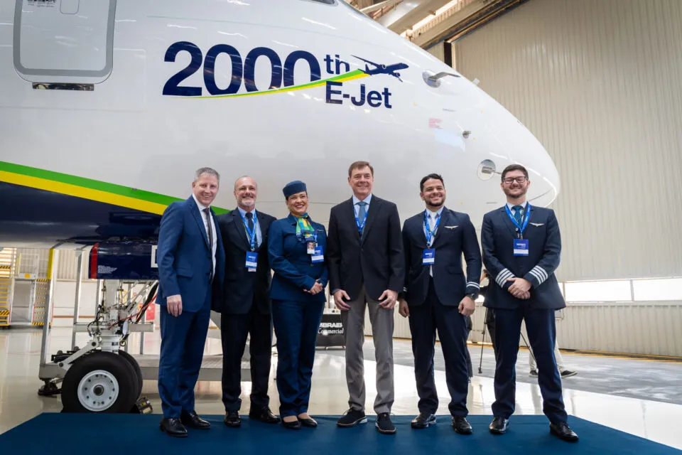 Azul recebe 145º jato da Embraer em marco histórico da parceria