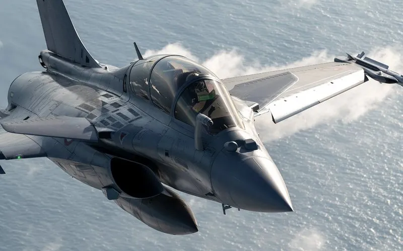 Caça Rafale passa por testes de inteligência artificial em voo