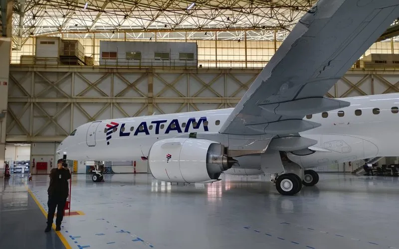 Embraer E195-E2 da Latam terá três bases de manutenção