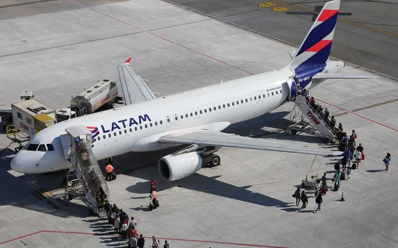 Latam amplia voos no verão e leva cargas a Fernando de Noronha