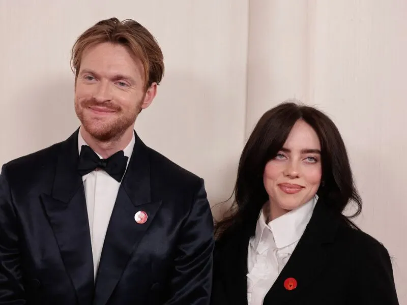 Finneas deixa turnê de Ed Sheeran em solidariedade a Macklemore
