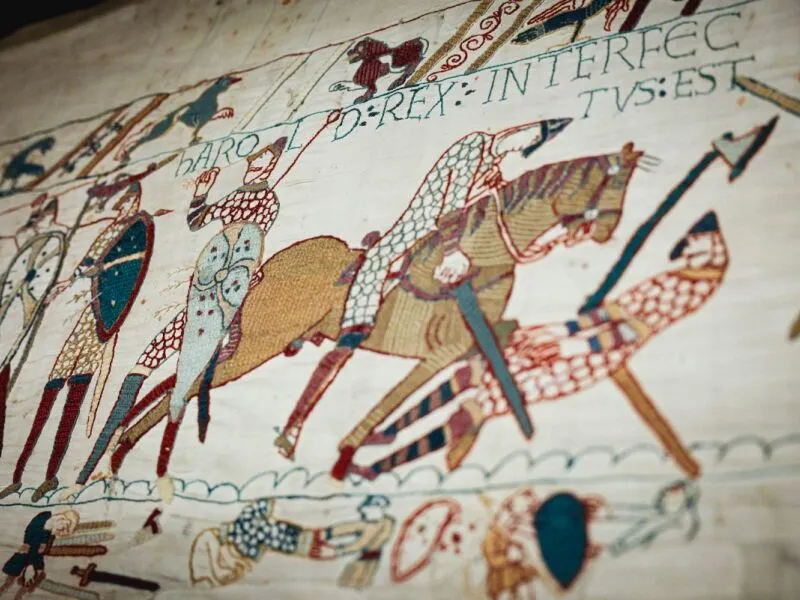 Tapeçaria de Bayeux é exibida no Reino Unido pela primeira vez em quase mil anos; conheça a história