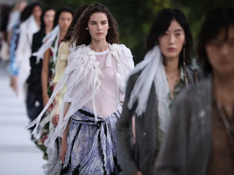 Com coleção folk e floral, Anderson reafirma seu estilo na Dior