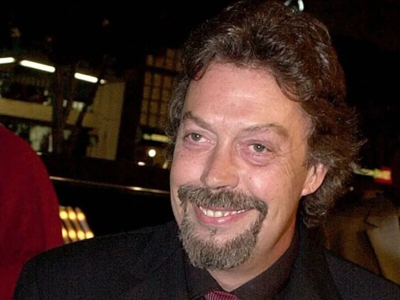 Causa da morte do ator Tim Curry é revelada