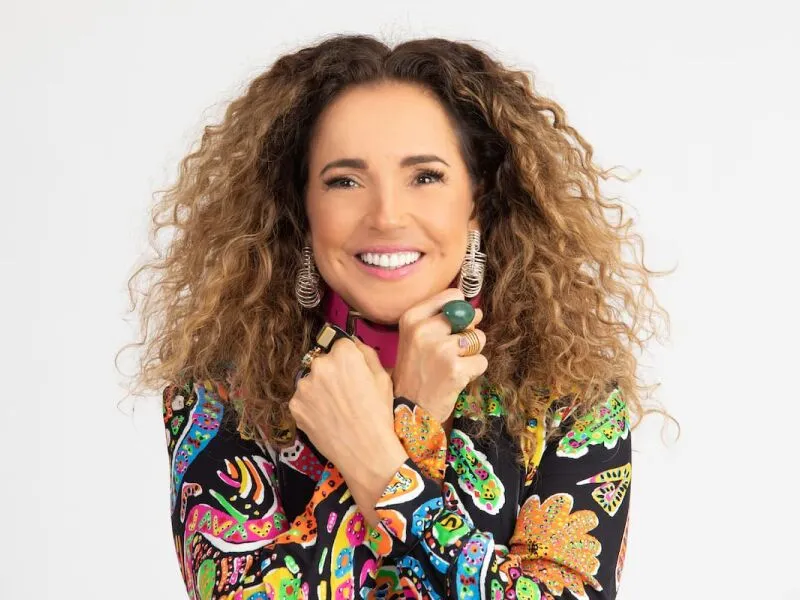 Mangueira escolhe samba-enredo interpretado por Daniela Mercury para o Carnaval de 2027