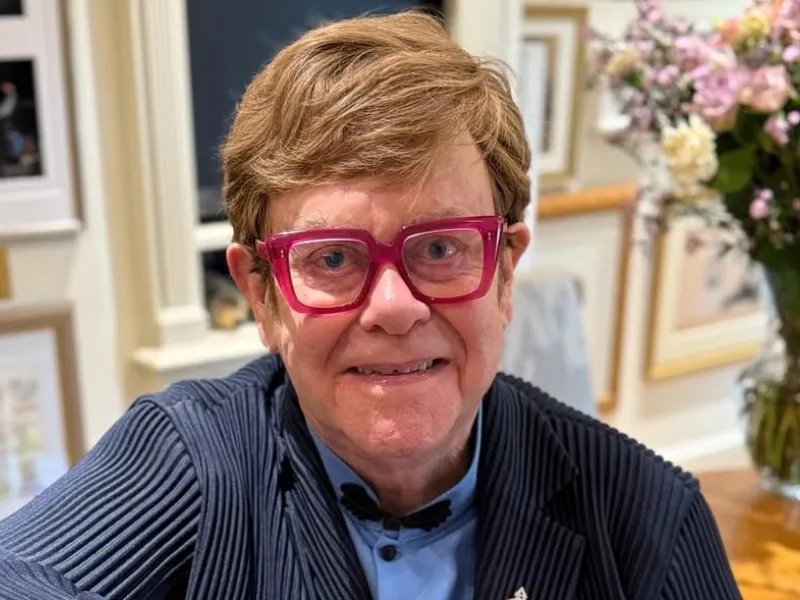 Elton John publica vídeo raro de show no RJ em 1995 às vésperas do Rock In Rio; assista