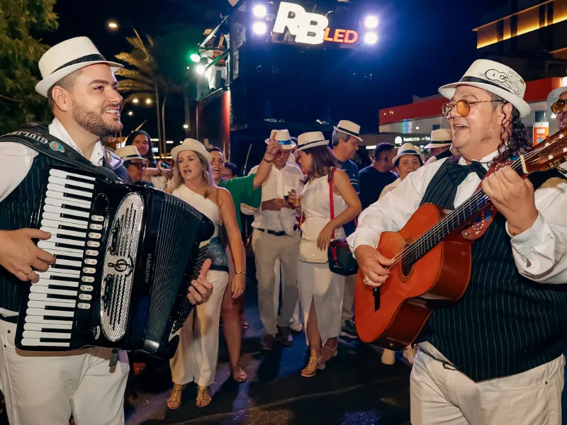 Serenata em Petrolina resgata memória com música e boemia pelas ruas da cidade