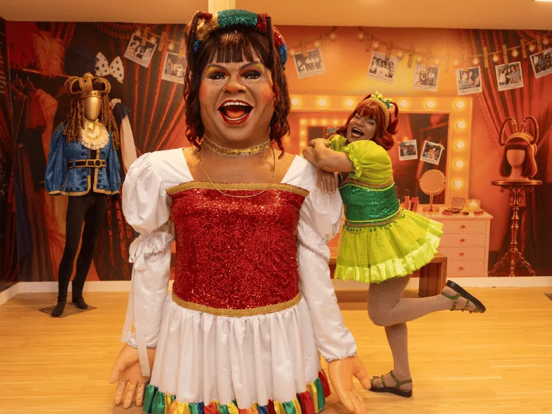Espetáculo “Cinderela – A História Que Sua Mãe Não Contou” ganha exposição no Tacaruna