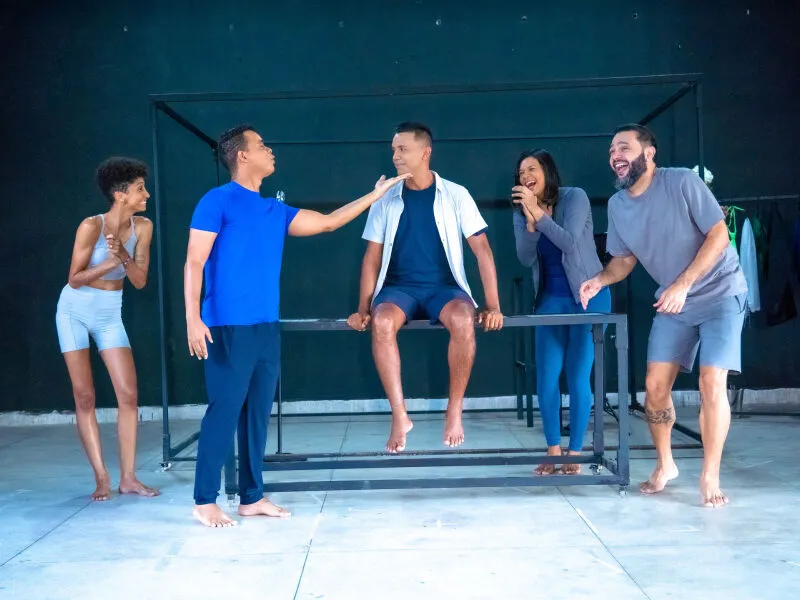 Osicran Teatro faz últimas apresentações de comédia gratuita sobre bastidores da criação teatral