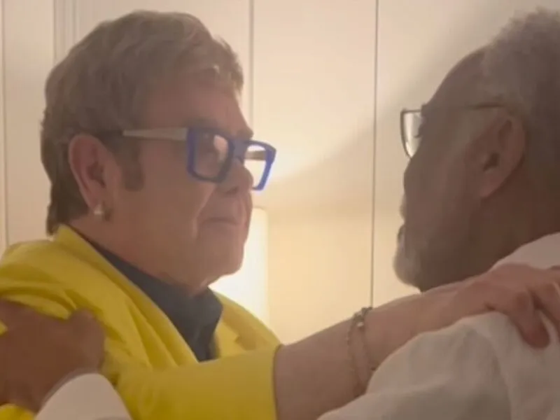 Elton John tieta Gilberto Gil nos bastidores do Rock in Rio: “Lenda”; assista