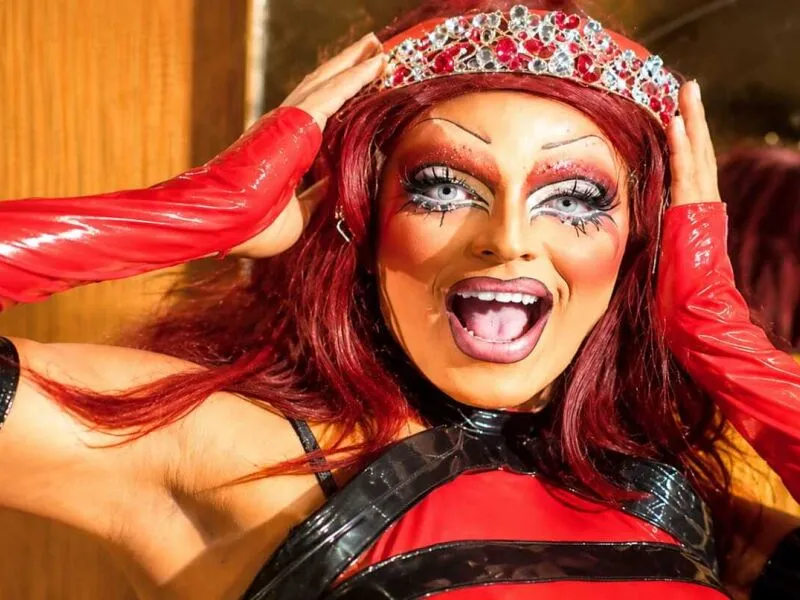 Pajubar exibe documentário inédito sobre cena drag do Recife gravado em 2000