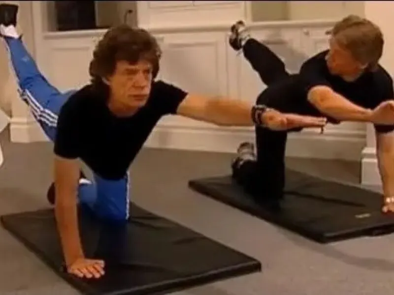 Saiba quem é o treinador de Mick Jagger que indica balé e ioga ao cantor