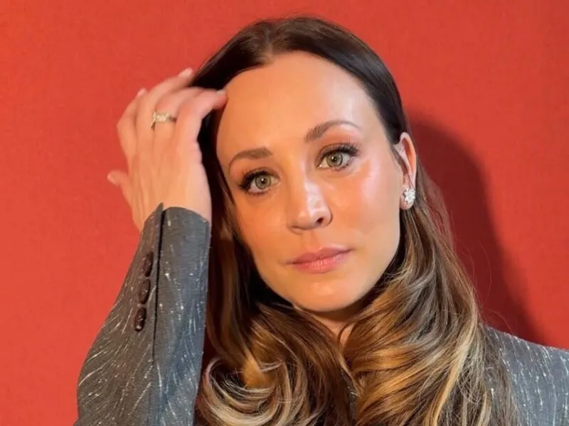 Kaley Cuoco, de “The Big Bang Theory”, ganha homenagem emocionante de noivo no Emmy
