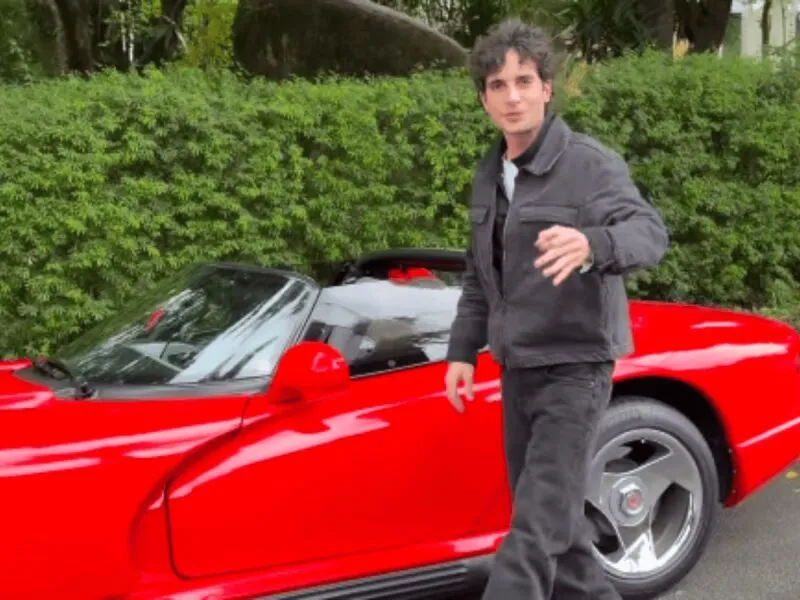 Fiuk anuncia venda de Dodge Viper 1993 em meio a crise financeira