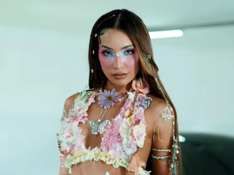 Vanessa Lopes faz primeiro show como cantora e recebe incentivo dos pais e do namorado