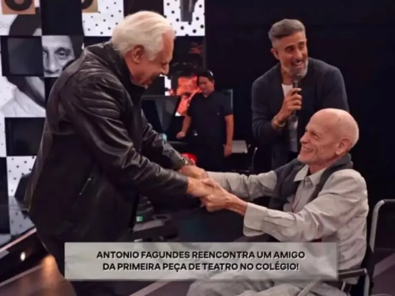 Após 60 anos, Antônio Fagundes reencontra colega de sua primeira peça de teatro