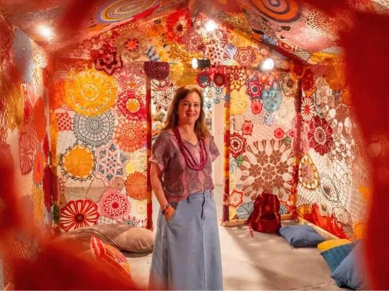 Caixa Cultural Recife recebe instalação interativa gratuita que reúne crochê, bordado e tecelagem