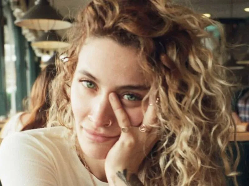 Paris Jackson acusa administrador do espólio de Michael de incompetência e pede menos remuneração