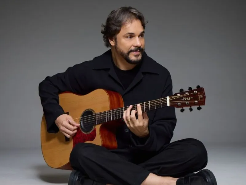 Rodrigo Borges revisita obra de Lô Borges com single em dueto com Roberta Campos