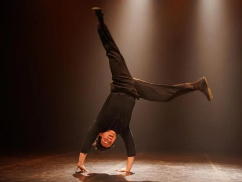 “Mistério Buffo” leva irreverência e crítica social ao palco da Caixa Cultural Recife