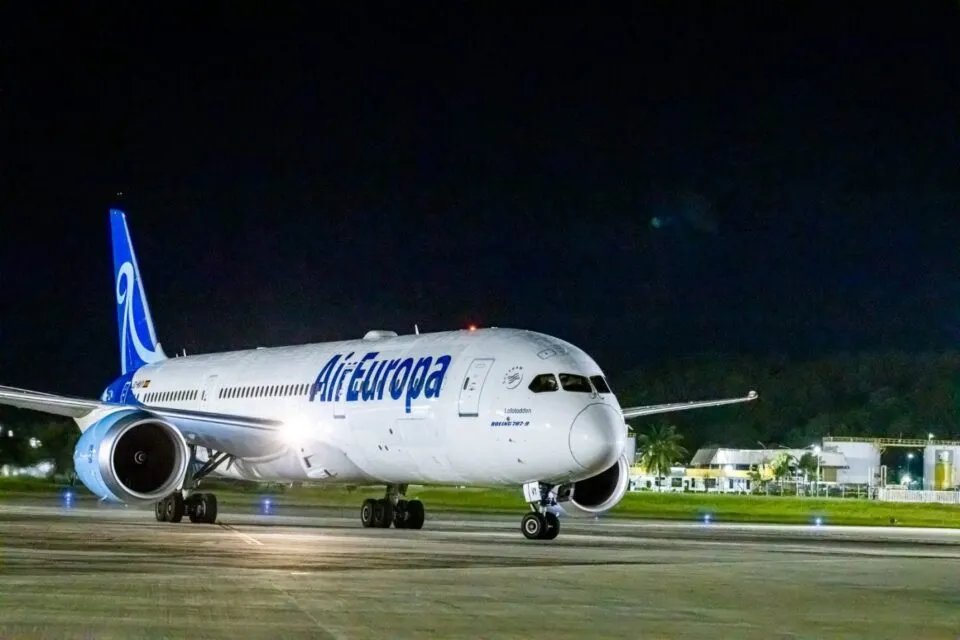 Boeing 787 da Air Europa desvia voo para Salvador; motivo não foi informado