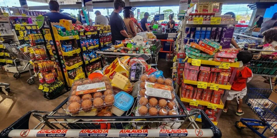 Consumo de alimentos cresce após proibição das bets no país, diz Abras