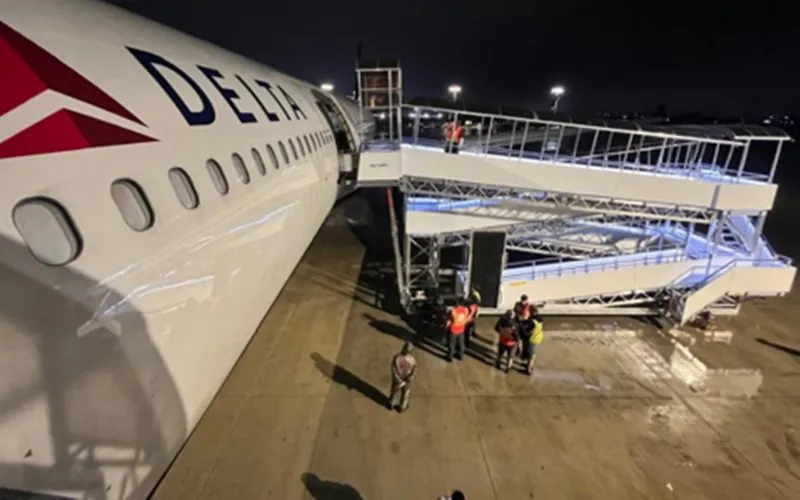 Delta instala plataforma de embarque remoto no aeroporto de Guarulhos