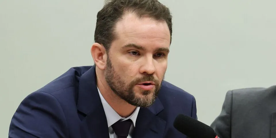 Governo buscará cumprir meta fiscal com diálogo, diz Durigan