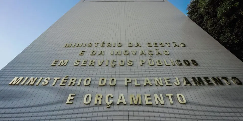 Governo libera R$ 5,2 bilhões para reforçar assistência social e saúde