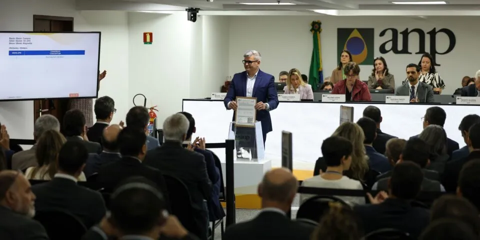 Maior leilão do pré-sal termina com sete dos 13 blocos arrematados