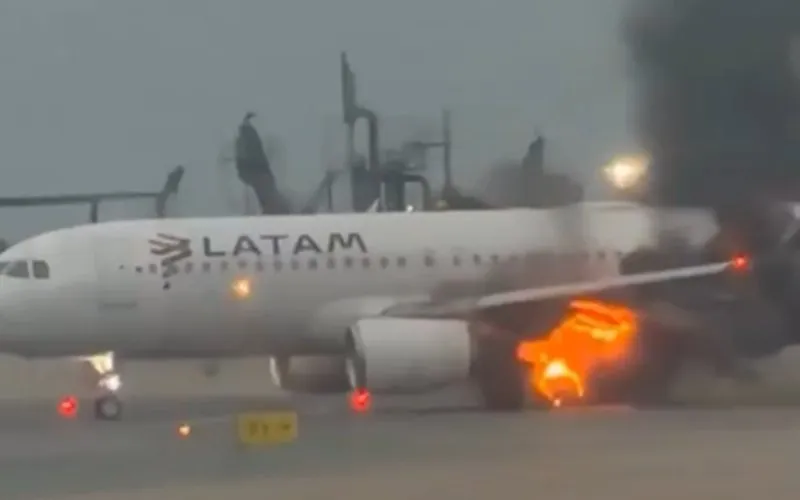 Motor de avião da Latam pega fogo em aeroporto no Peru