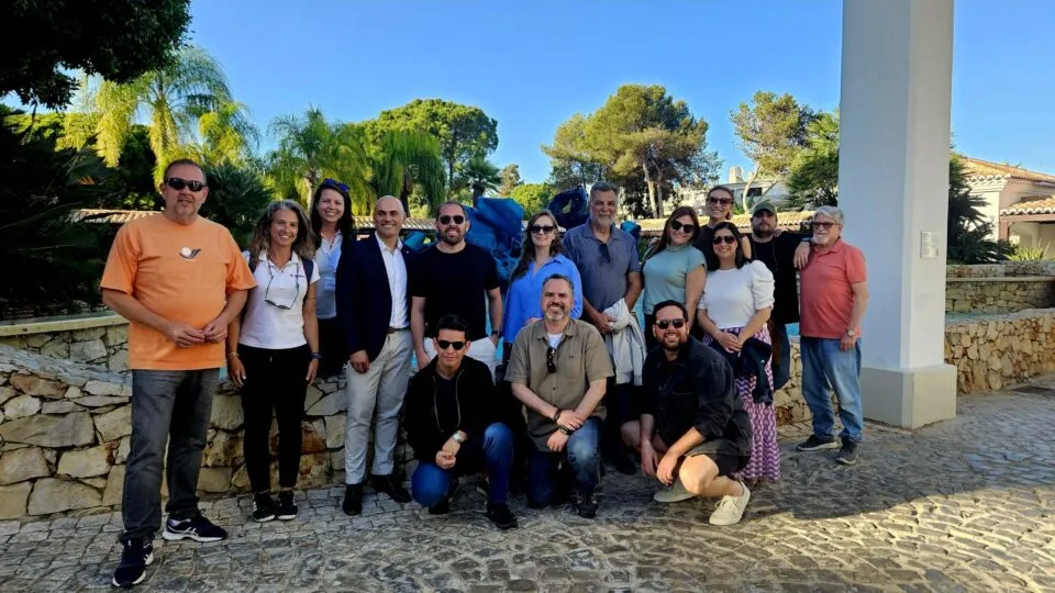 Passeio de jipe pela costa marca último dia do pós-tour no sul de Portugal; veja fotos