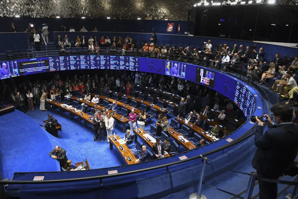 Senado aprova fim da escala 6×1 com 75 votos favoráveis em dois turnos