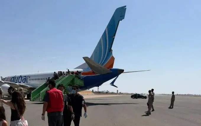 Voo da flydubai desvia após emitir alerta de sequestro