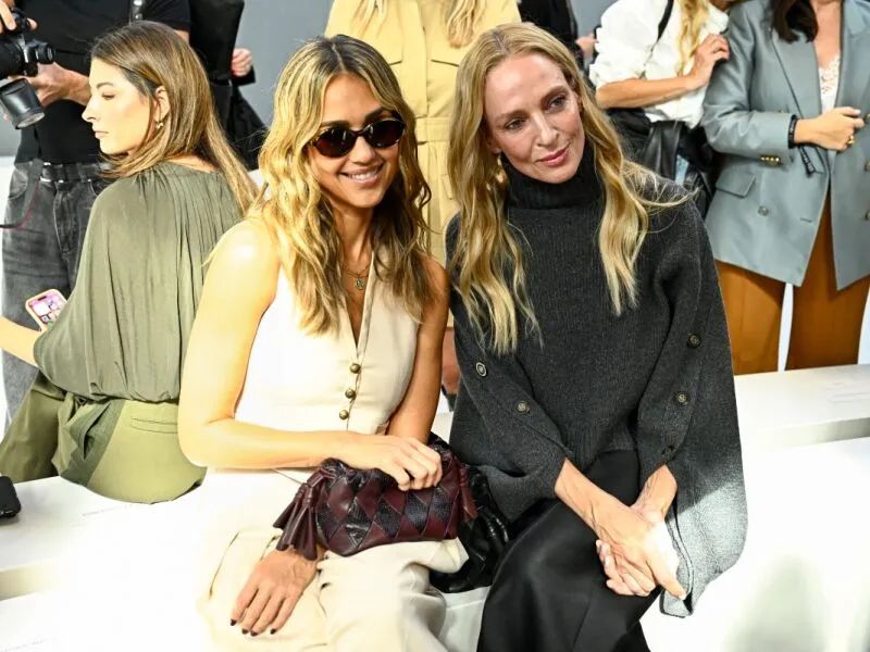 Jessica Alba aposta em alfaiataria na Semana de Moda de Paris; confira o look usado
