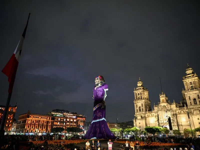 Caveira de 33 metros entra para o Guinness durante celebração do “Dia dos Mortos” no México