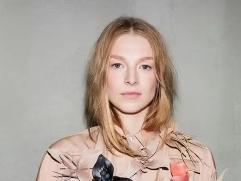 Hunter Schafer, de “Euphoria”, detalha cirurgia de redesignação sexual e comemora: “Foi incrível”