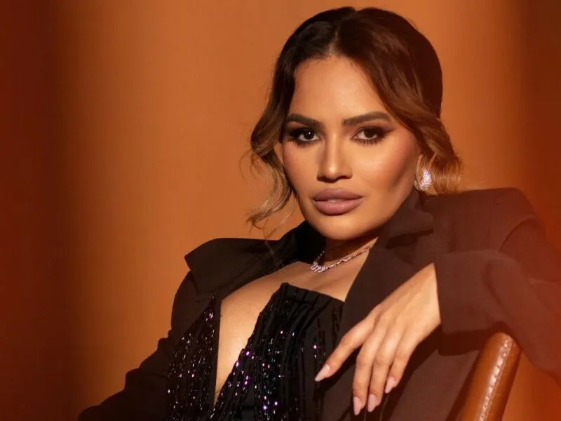 Natália Sarraff lança “Fases” com participação de sua mãe, a cantora Joelma, e de Raphaela Santos