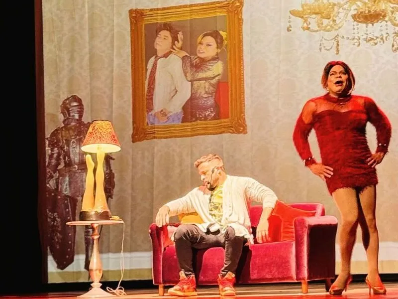 “Toda Cidade Tem”: Flávio Andradde e Cinderela transformam situações do cotidiano em humor