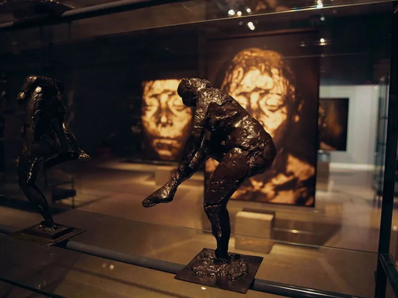 IRB promove oficina de modelagem em argila com visita à exposição ‘Degas/Borges’